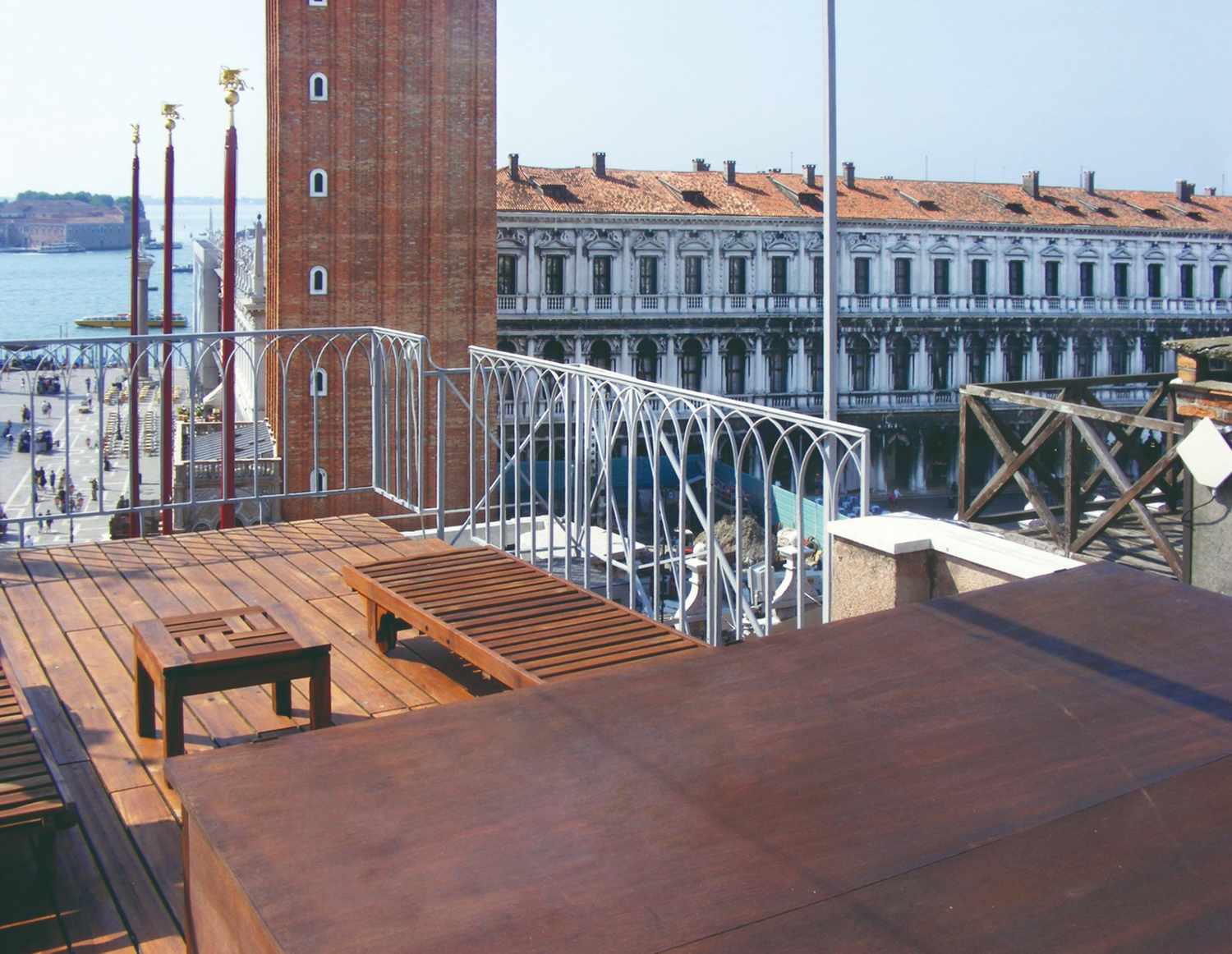 Vista Procuratie nuove e bacino San Marco dall'altana a Venezia
