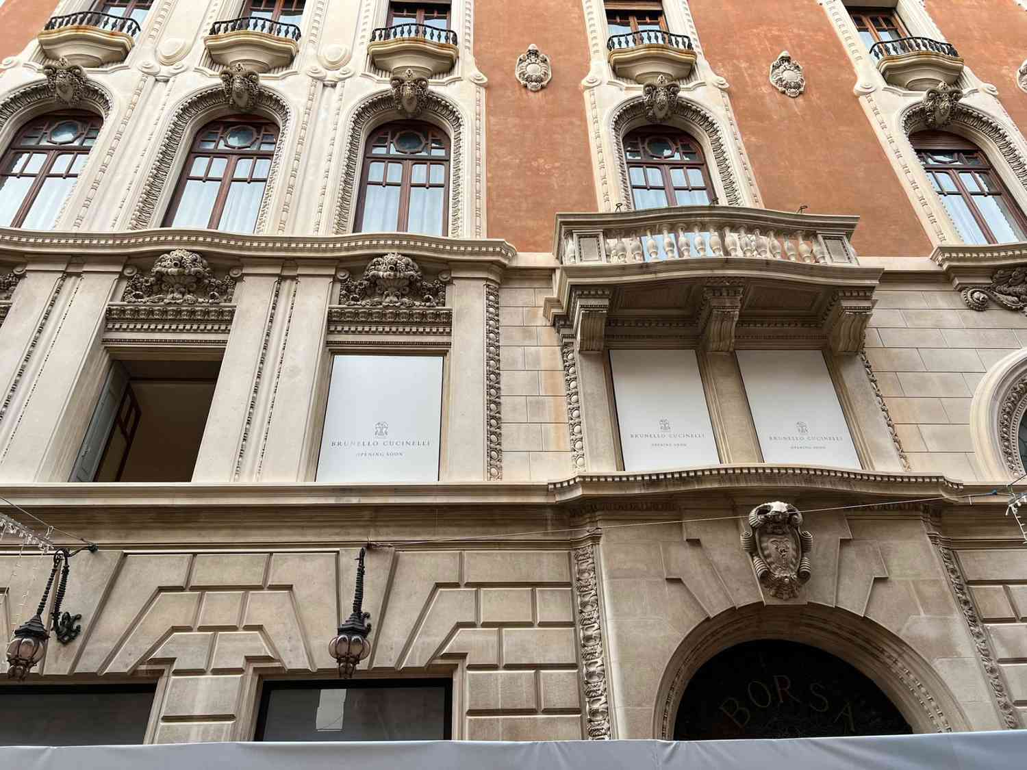 Restauro facciata Palazzo della Borsa a Venezia 