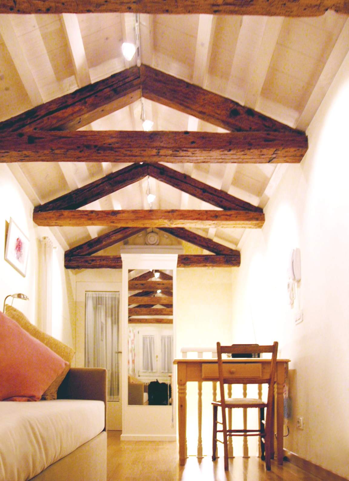 Travi tetto a vista di legno restaurate a Venezia