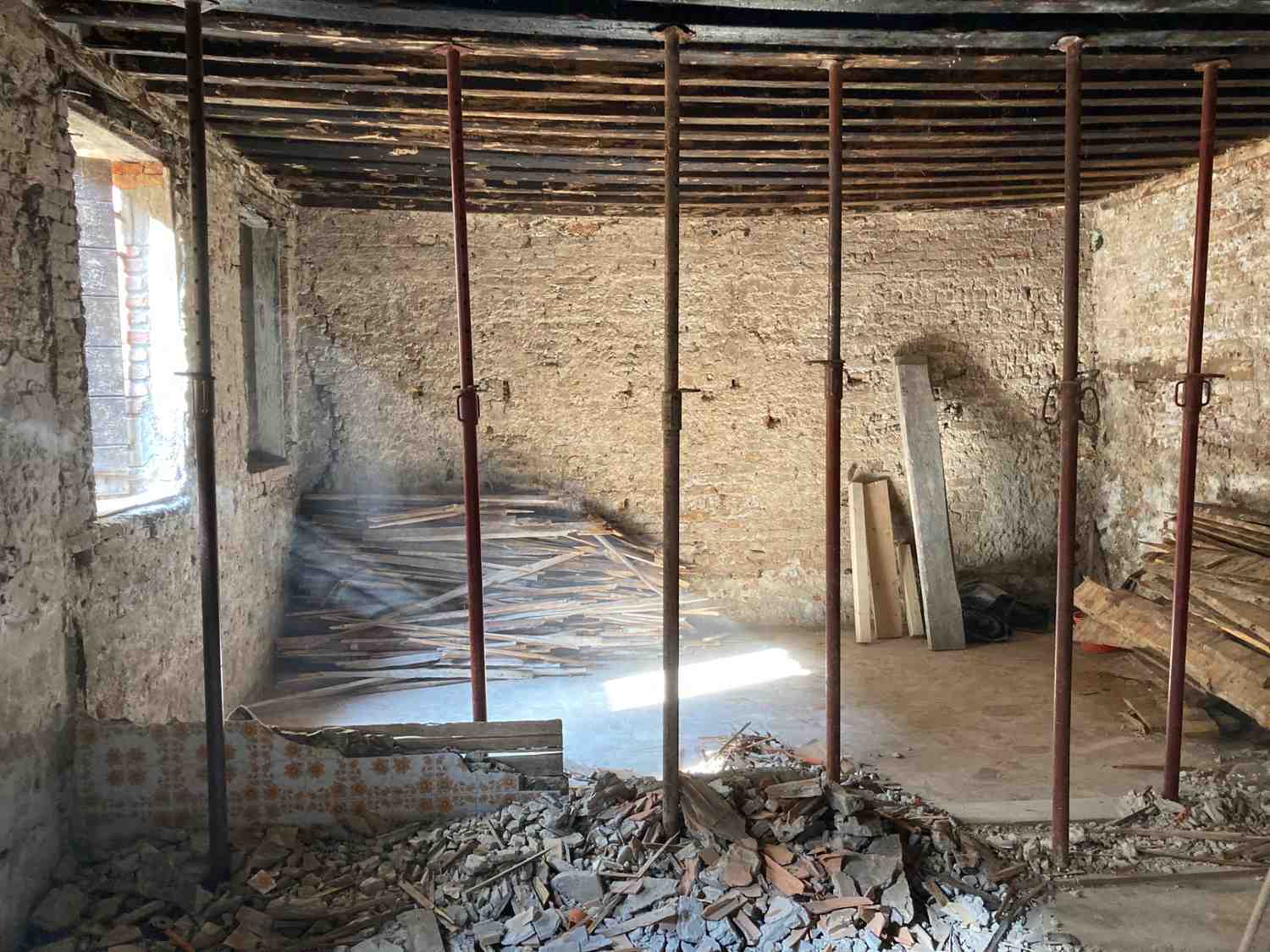 Puntellazione solaio in legno ammalorato a Venezia