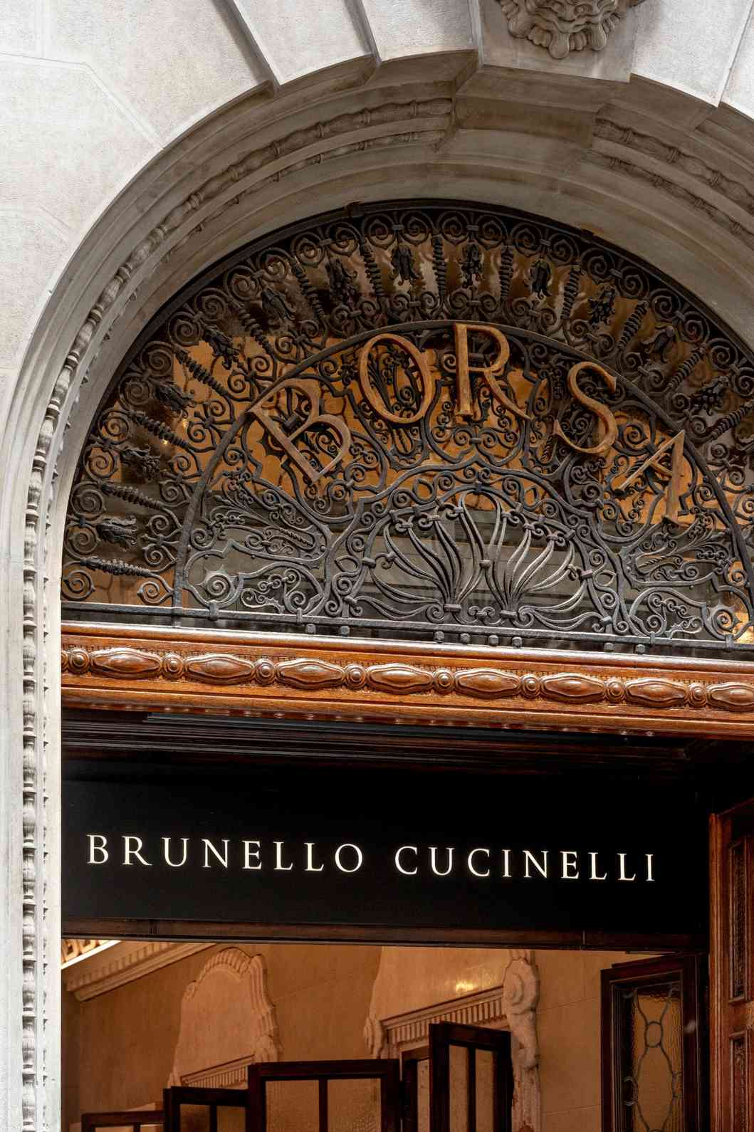 Restauro ingresso Palazzo della Borsa a Venezia