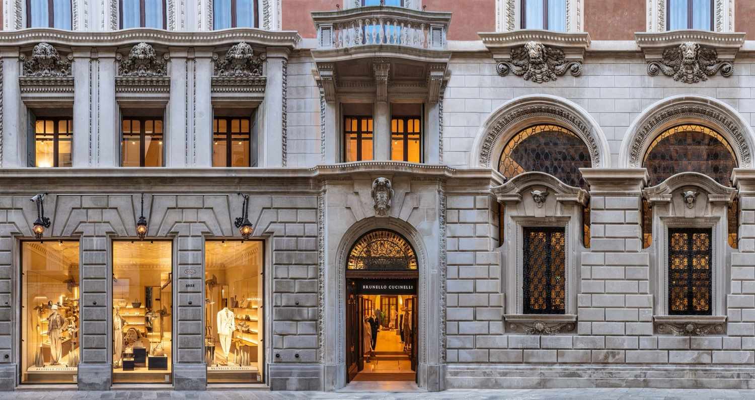 Restauro facciata Palazzo della Borsa a Venezia 