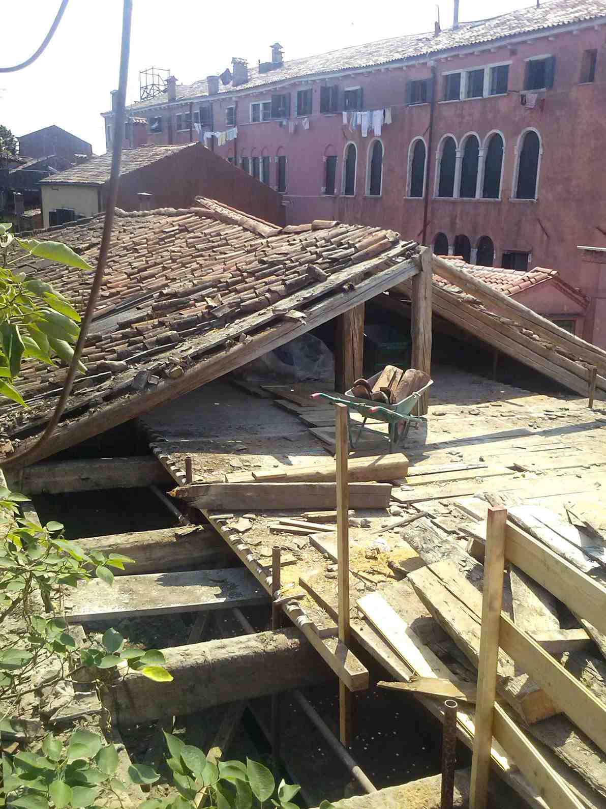 Tetto pre-resturo a Venezia