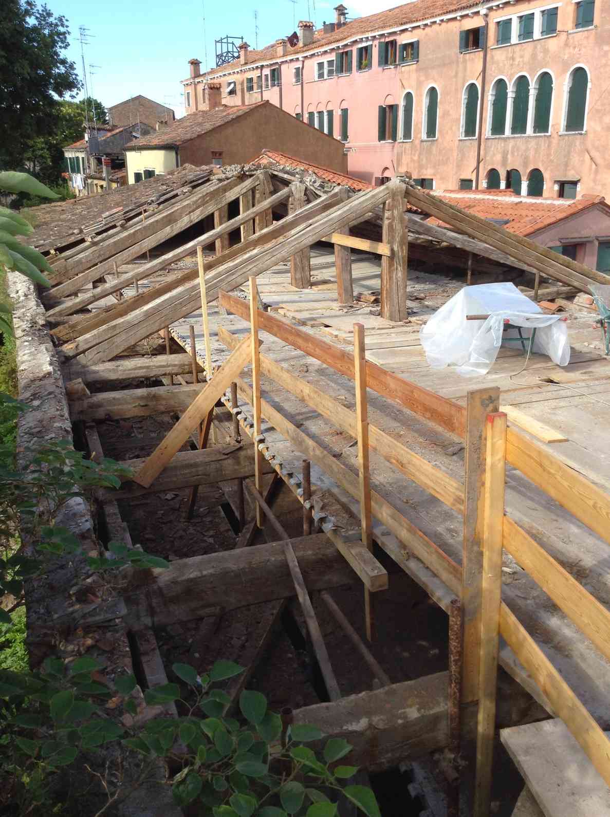 Tetto pre-resturo a Venezia