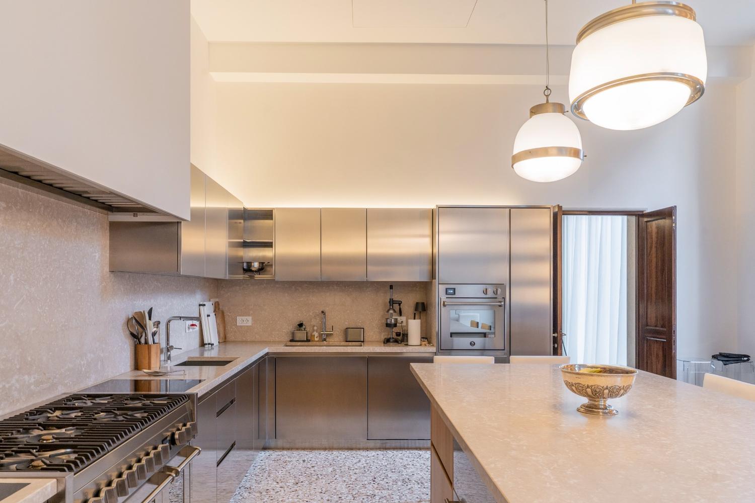 Cucina in acciaio INOX su misura a Venezia