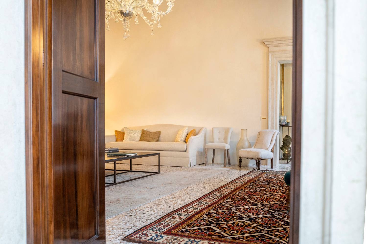Salotto con pavimento in terrazzo alla veneziana  a Venezia