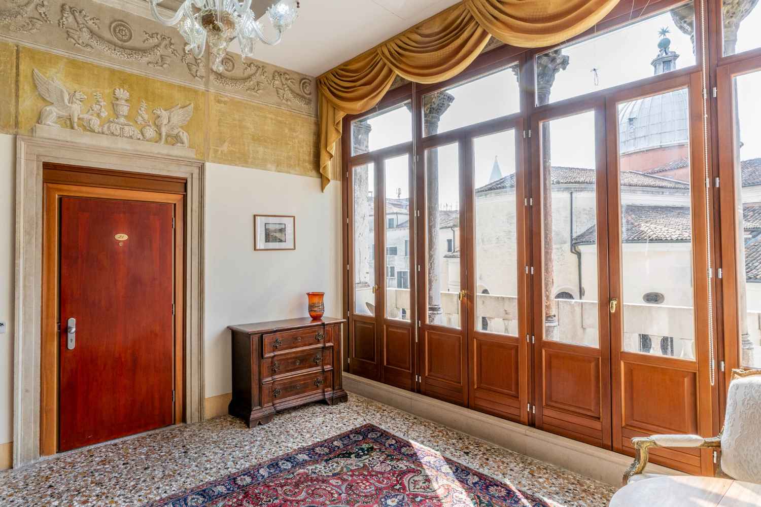 Camera con affaccio su campo a Venezia 