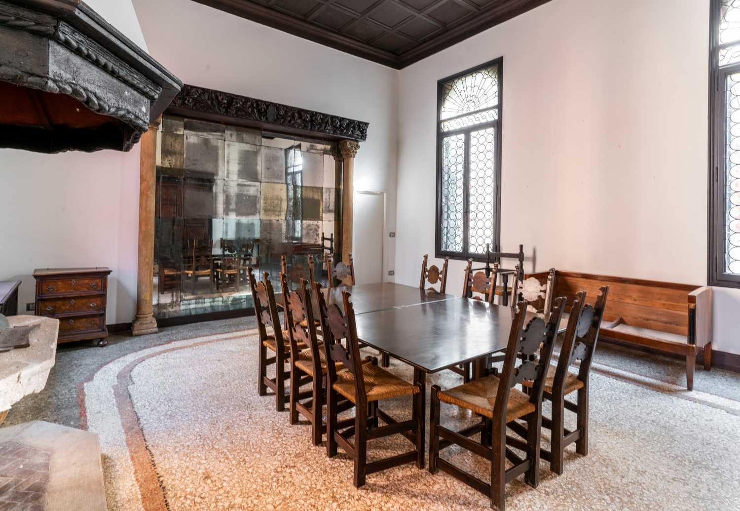 Sala da pranzo con pavimento in terrazzo alla veneziana a Venezia