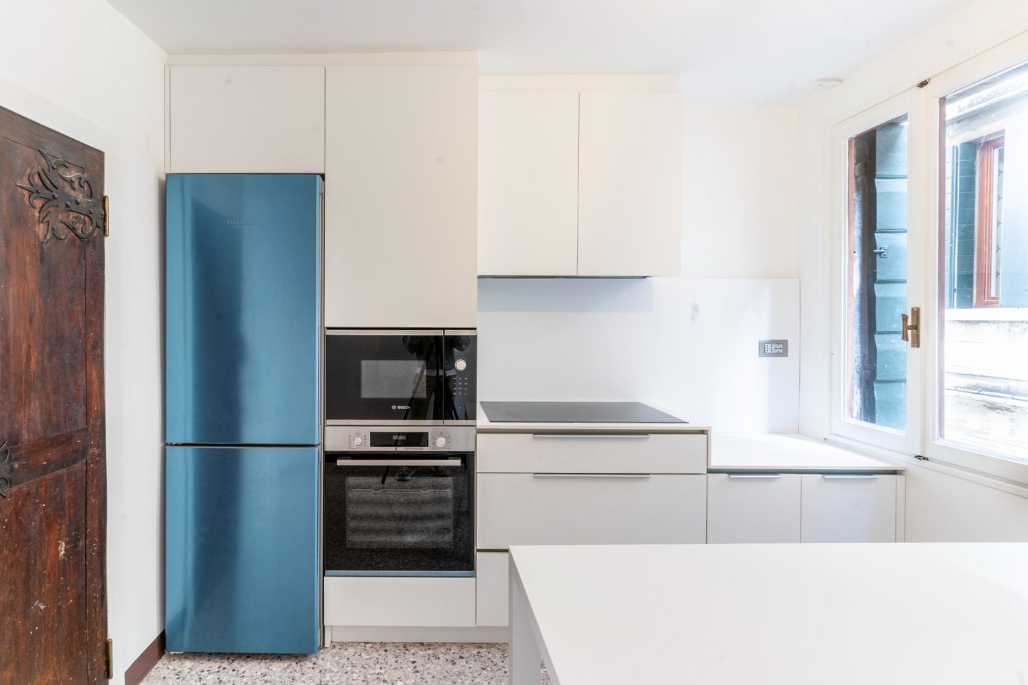 Cucina moderna su misura in palazzo storico a Venezia