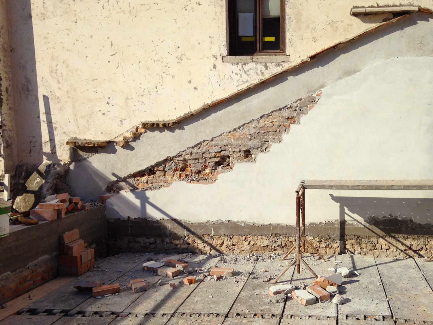 Tecnica scuci-cuci su muratura ammalorata a Venezia