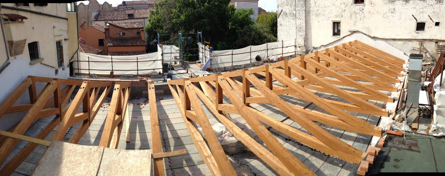 Rifacimento capriate lignee a Venezia