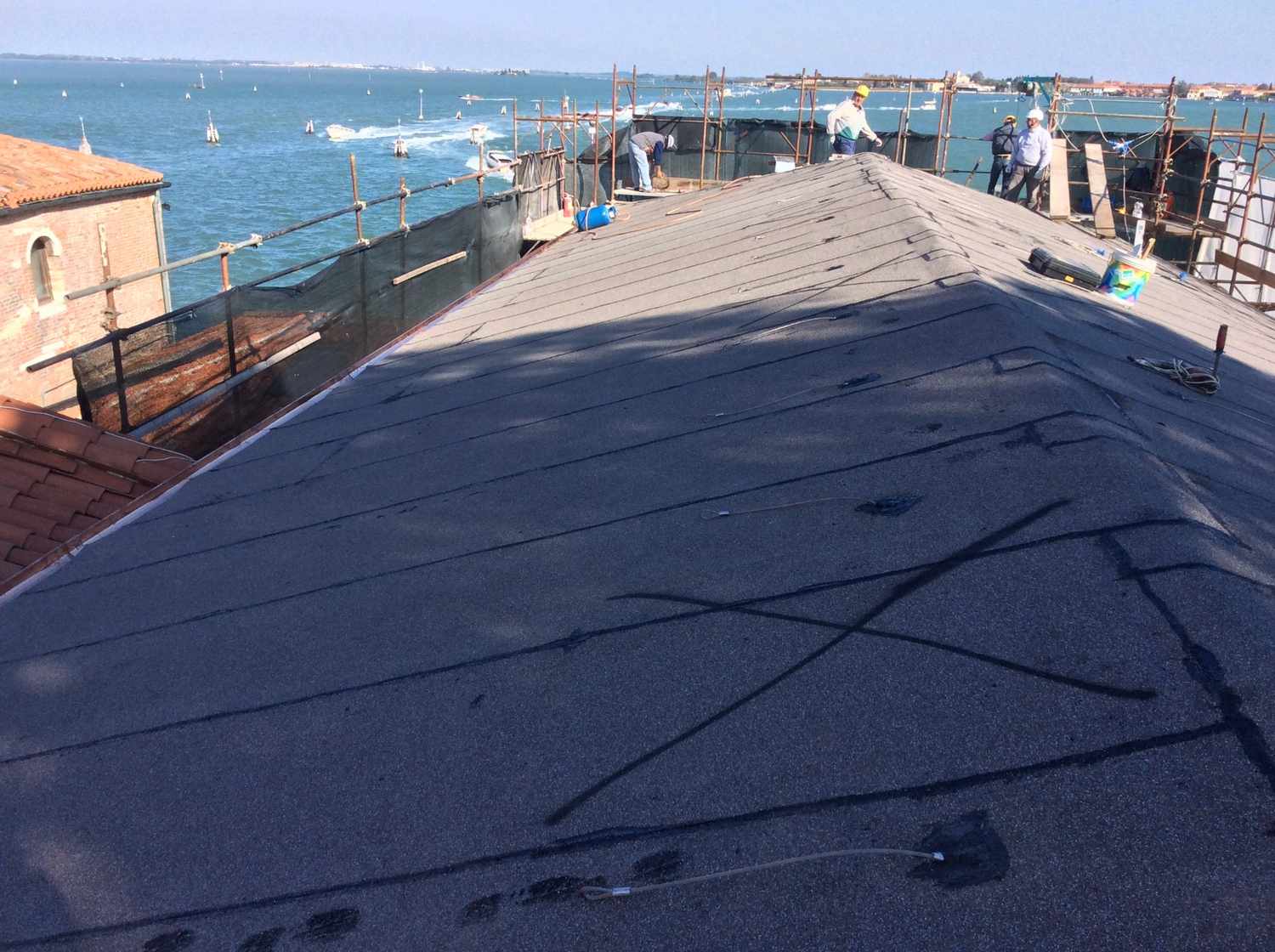 Impermeabilizzazione manto copertura mediante membrana bituminosa a Venezia