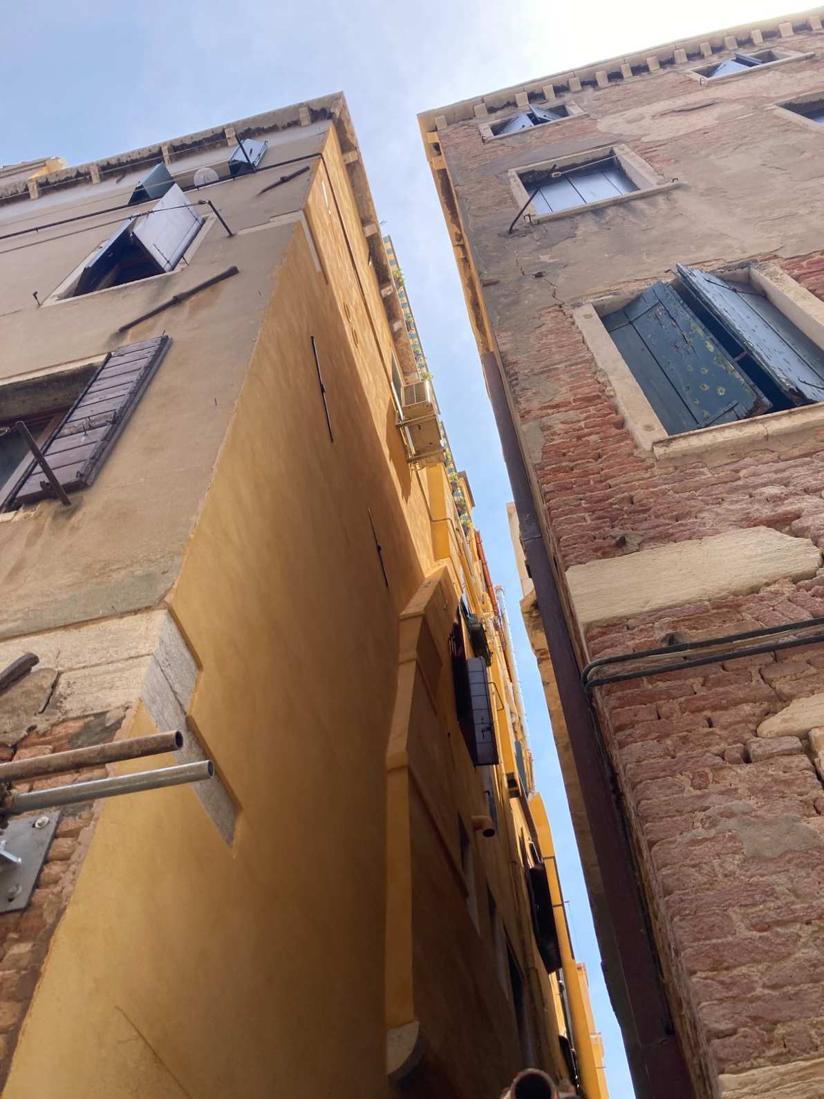Differenza tra facciata restaurare e facciata da restaurare a Venezia