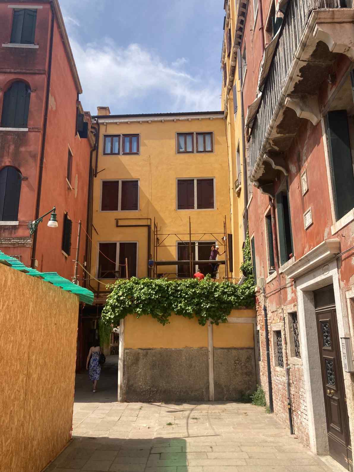 Facciata con intonaco restaurato a Venezia