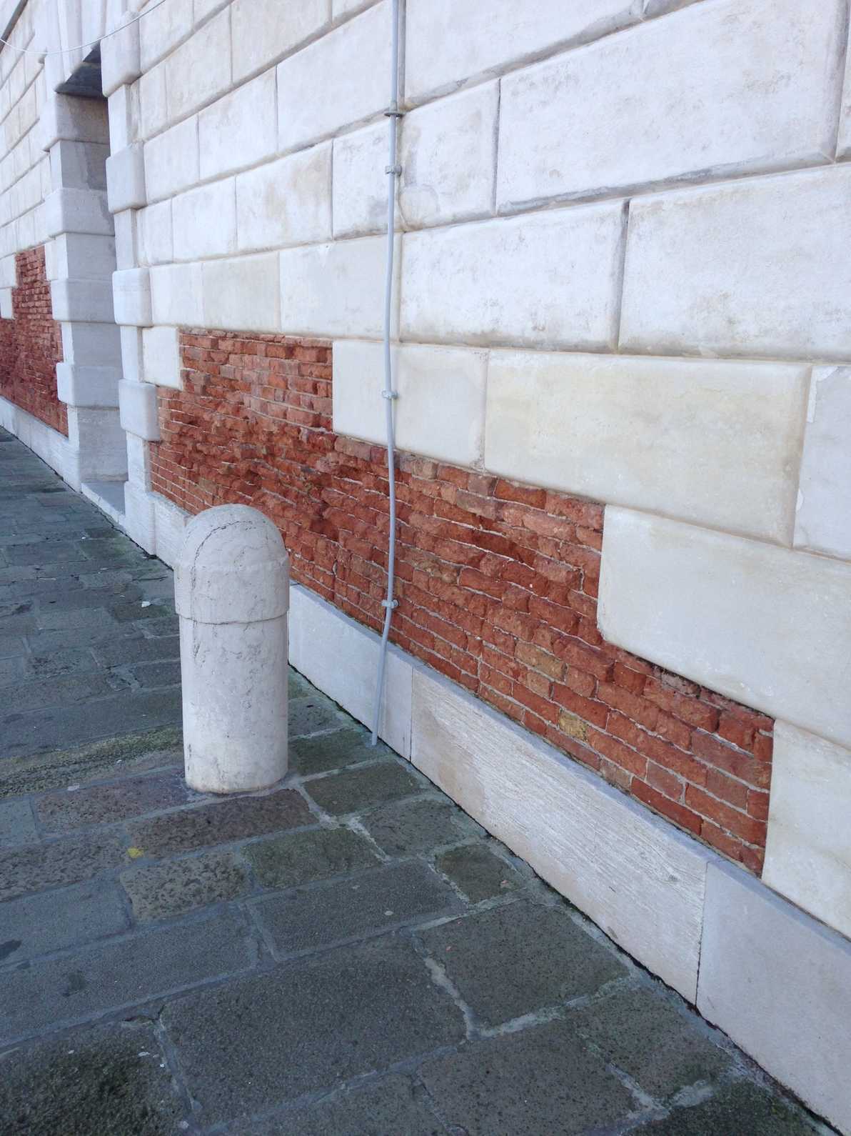 Risanamento intonaco marmorino bugnato a Venezia