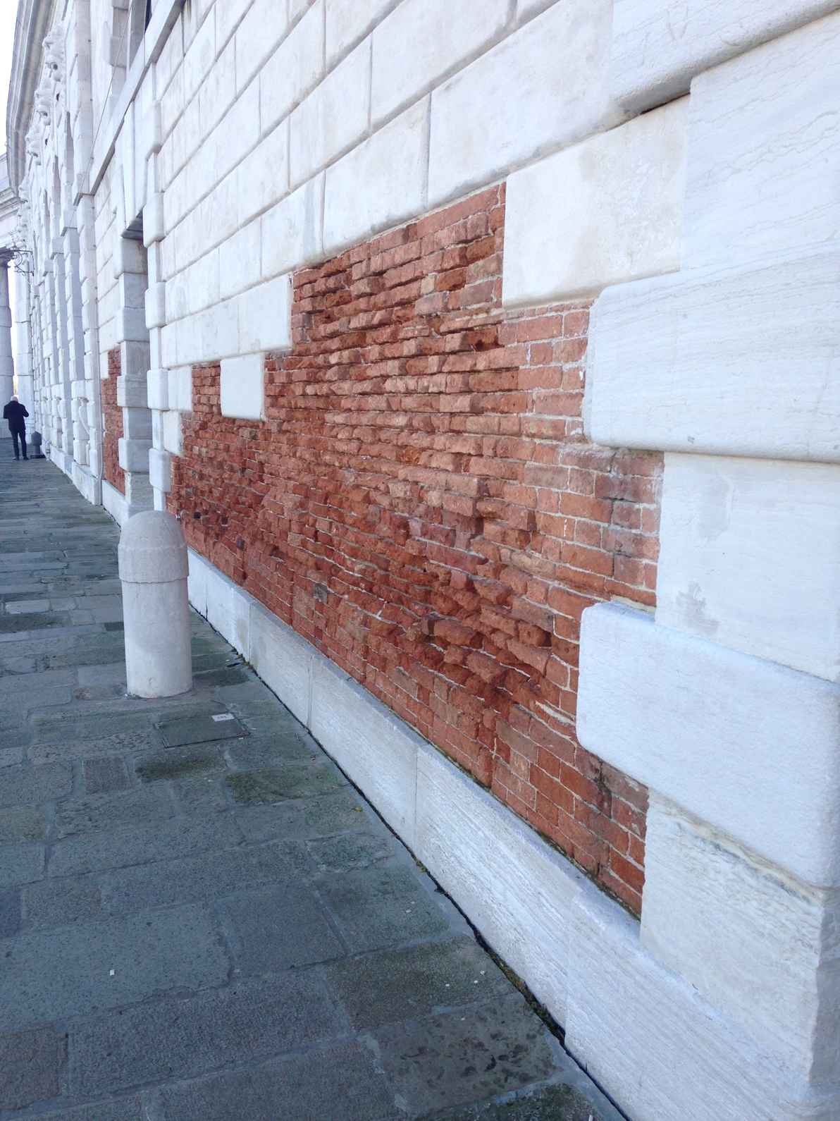 Risanamento intonaco marmorino bugnato a Venezia