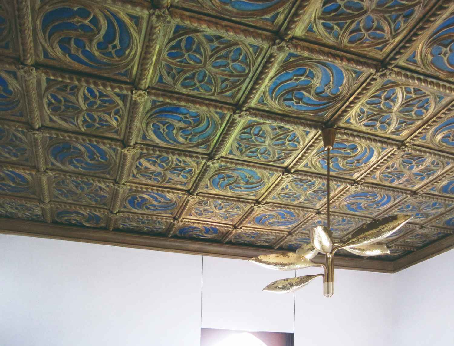 Soffitto cassettonato con decorazioni in gesso a Venezia 