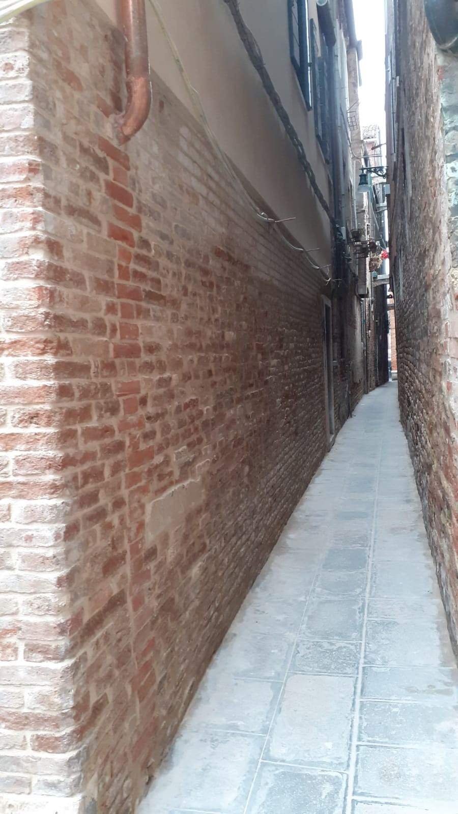 Restauro intonaco e muratura restante a faccia vista a Venezia