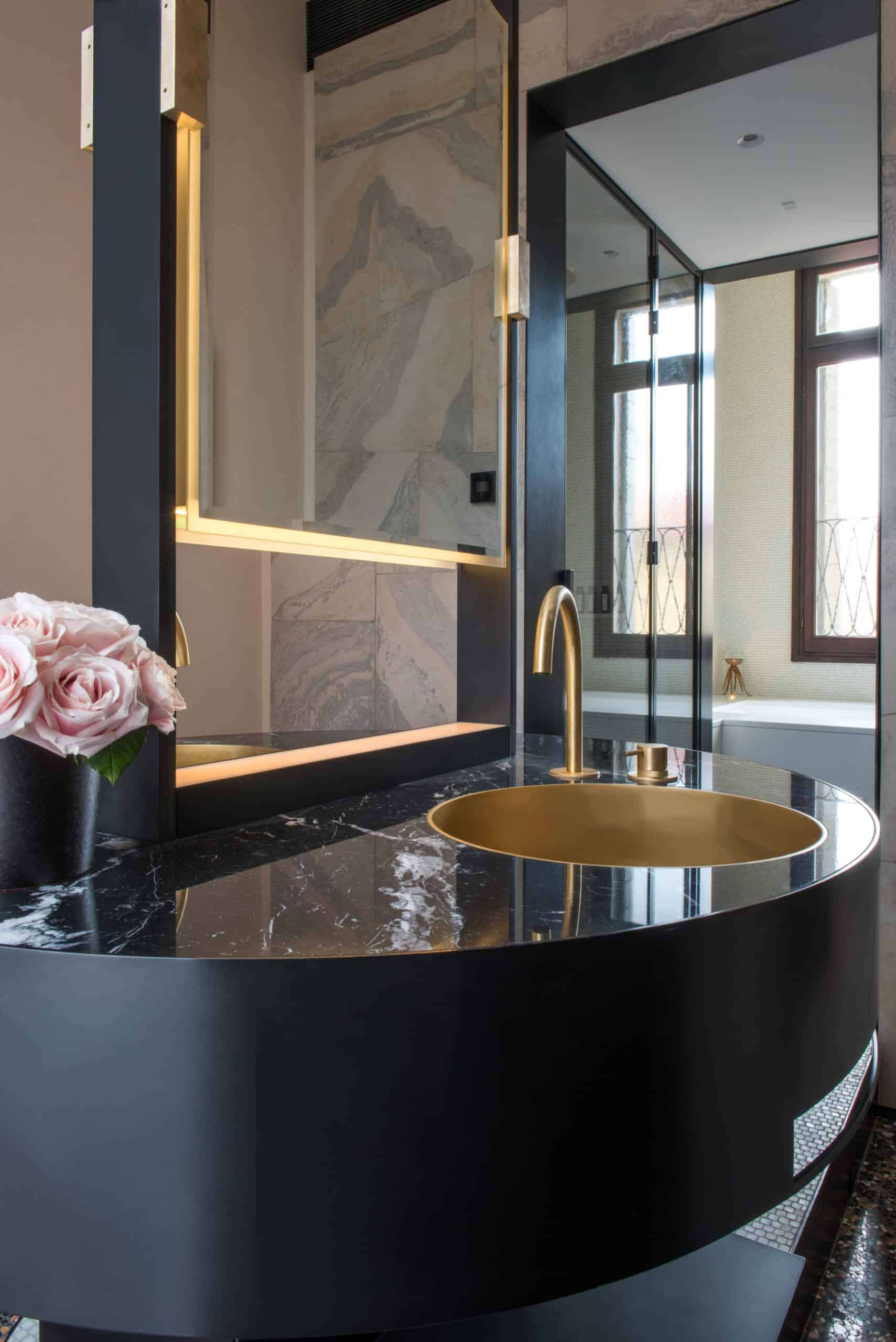 Bagno suite Hotel Nolinski a Venezia