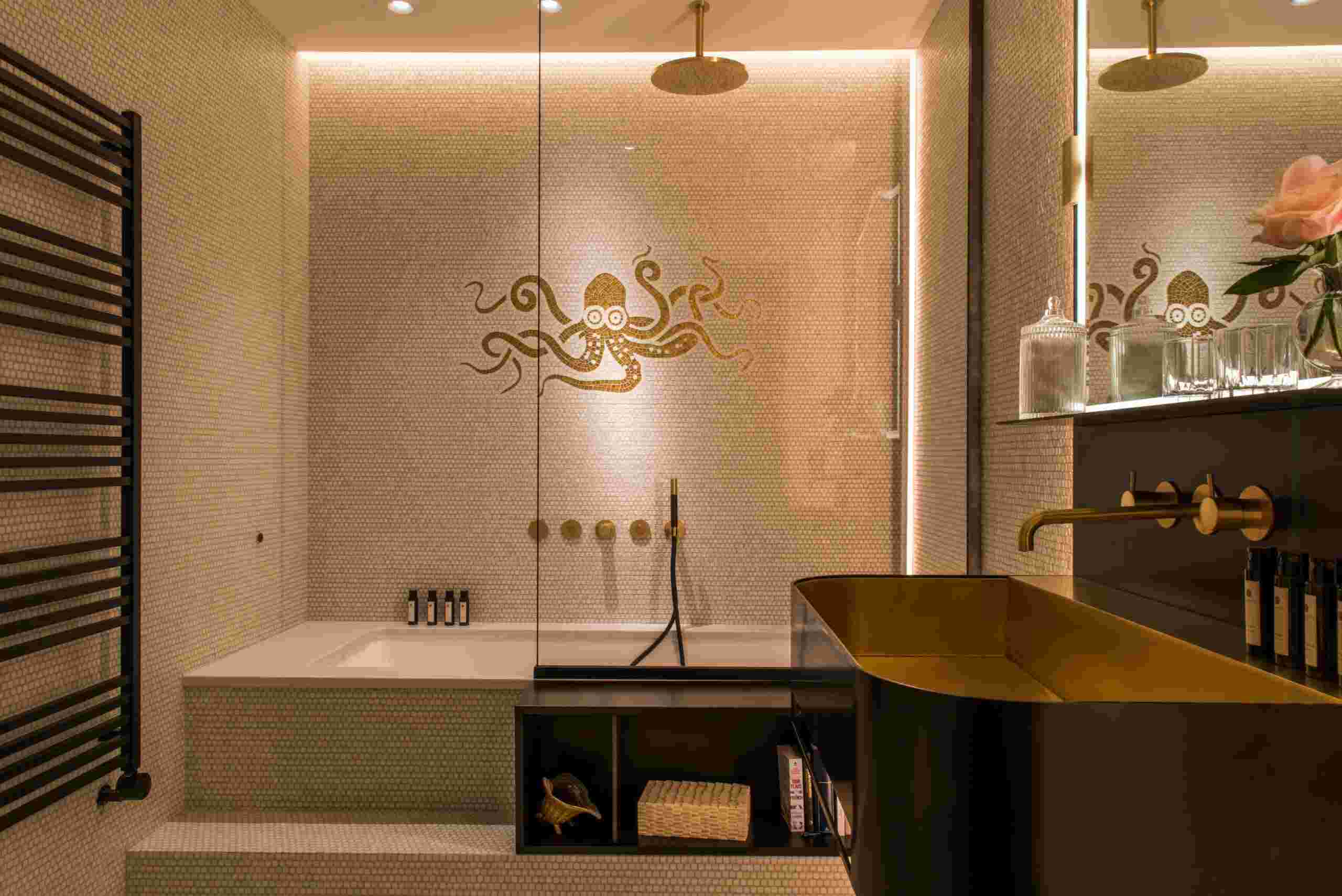 Bagno suite mosaicato Hotel Nolinski a Venezia