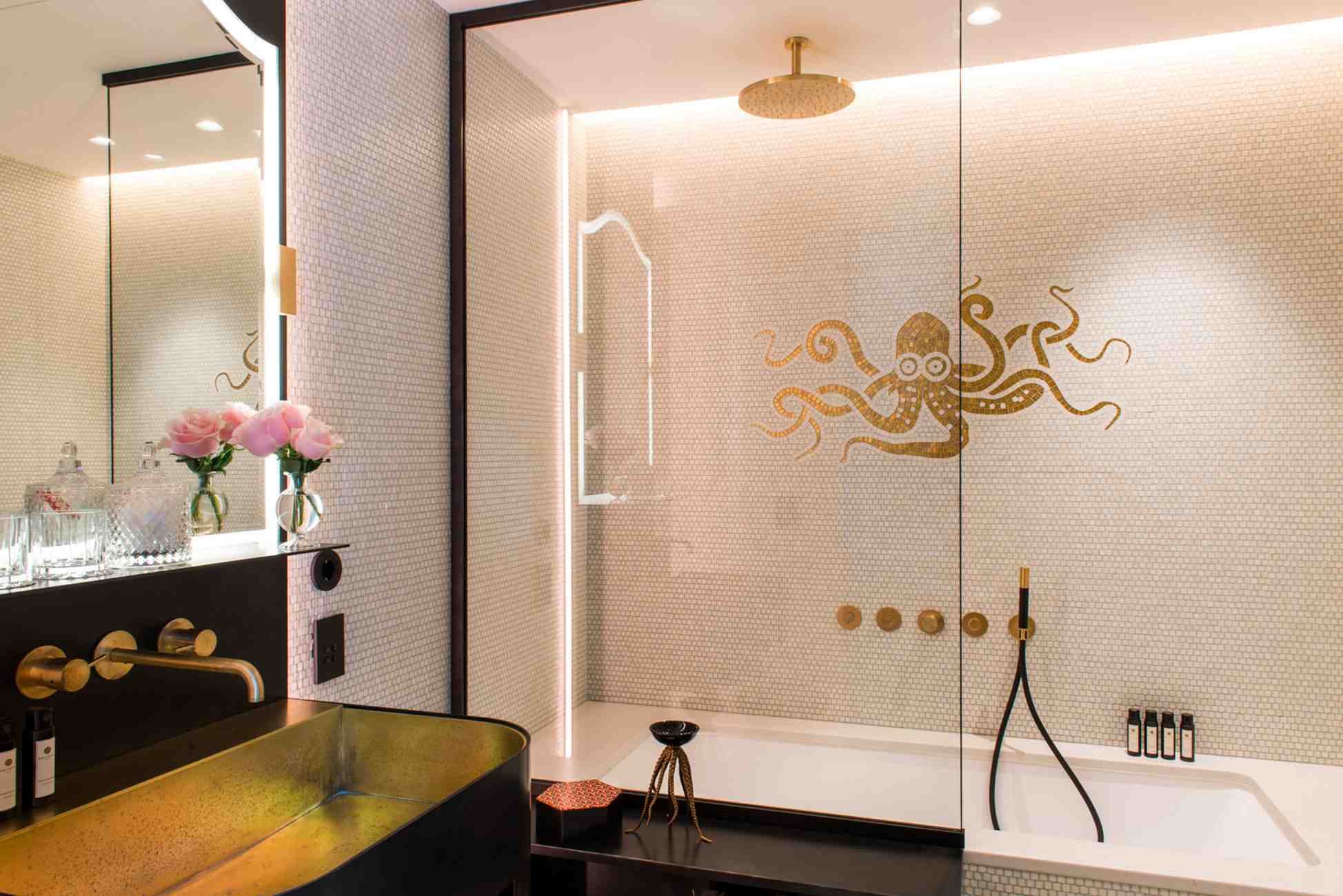 Bagno suite mosaicato Hotel Nolinski a Venezia