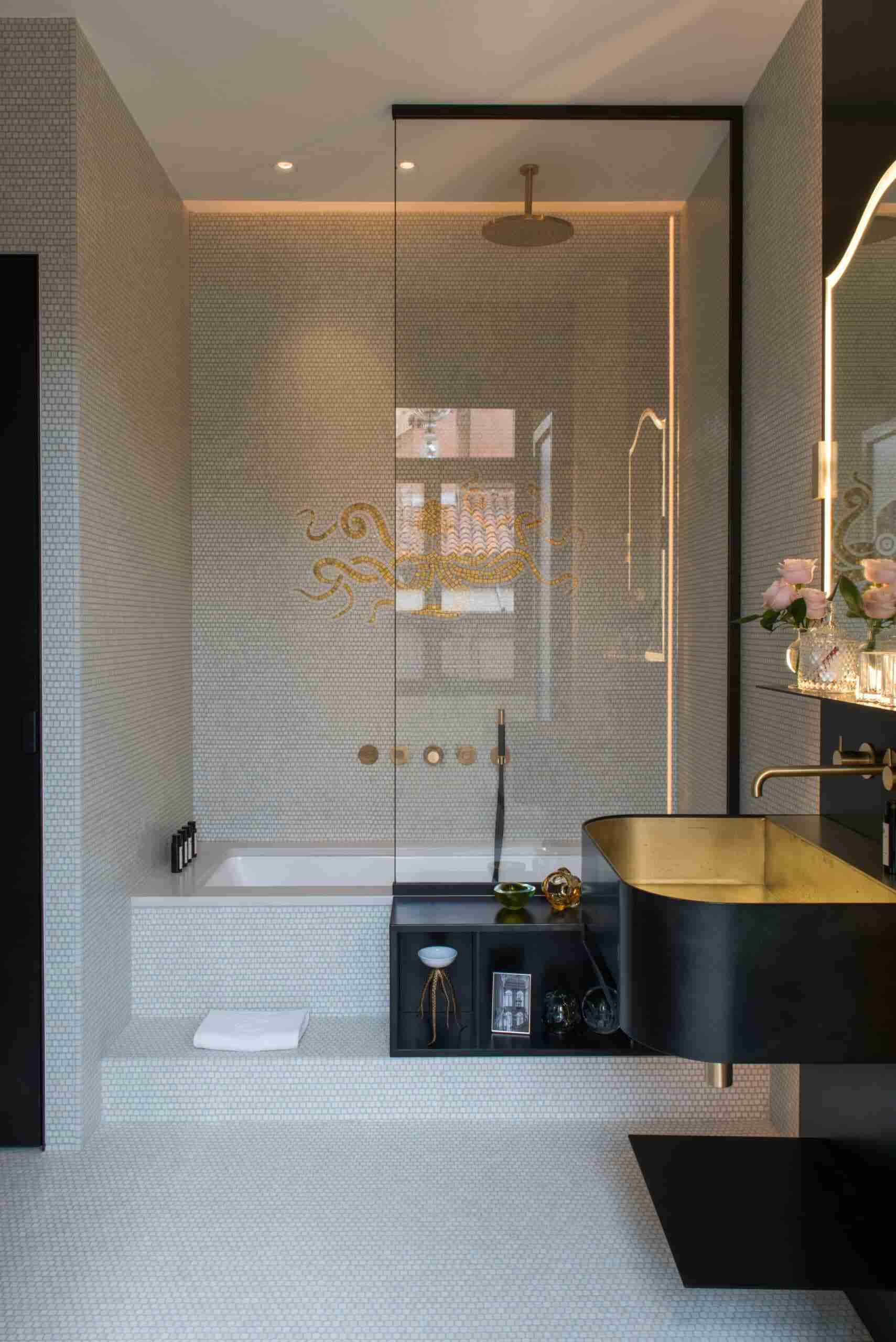 Bagno suite mosaicato Hotel Nolinski a Venezia