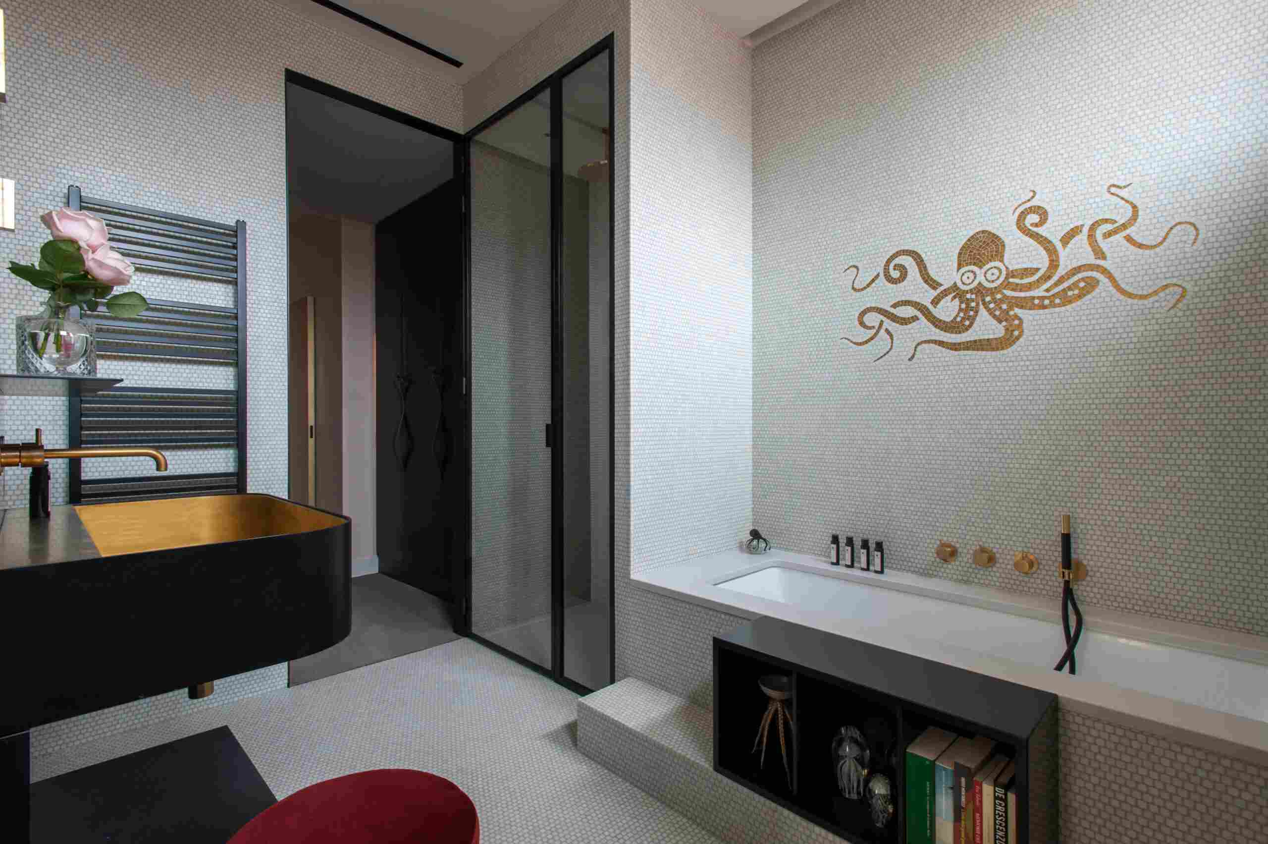 Bagno suite mosaicato Hotel Nolinski a Venezia