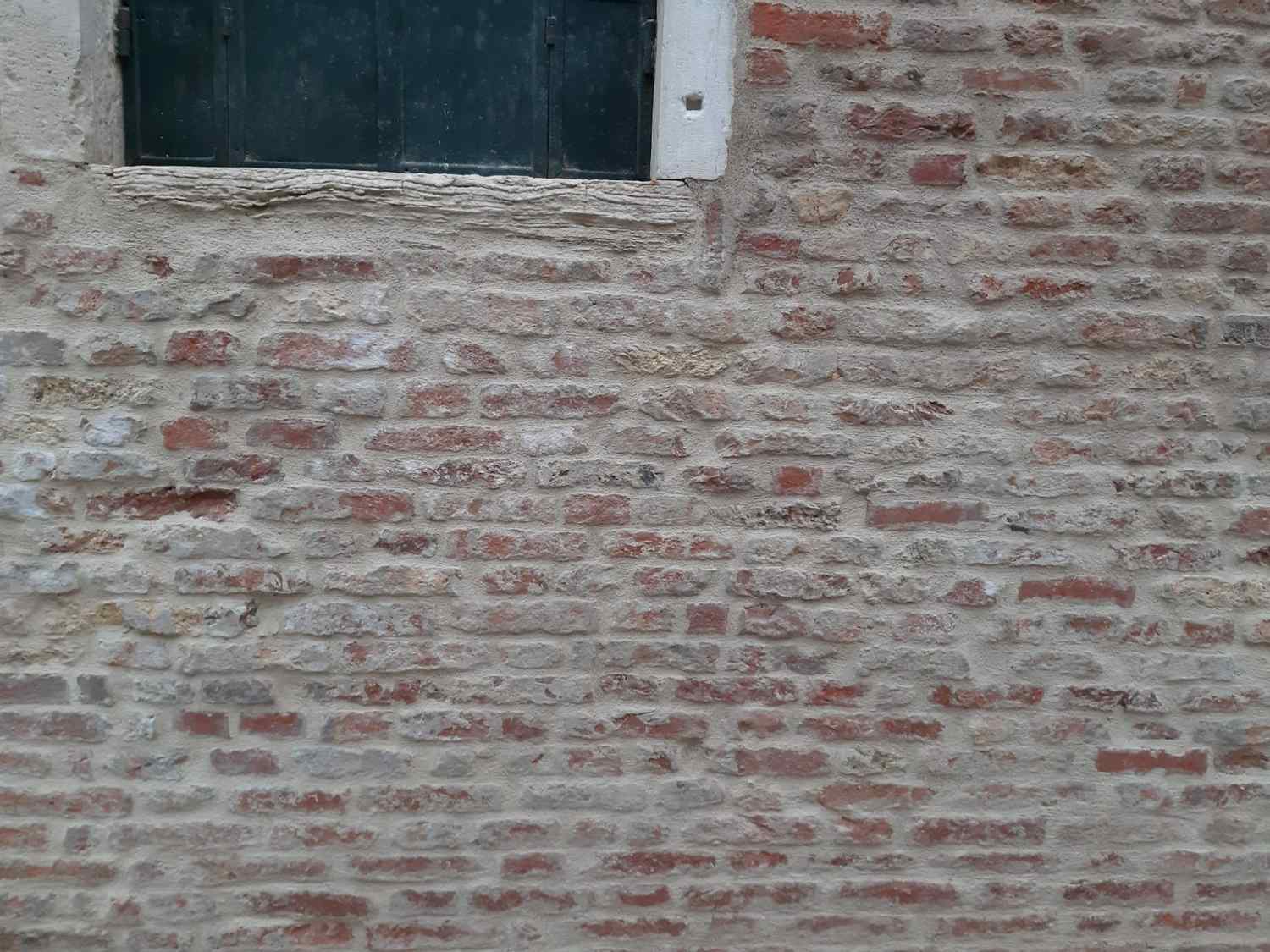 Restauro muratura rimanente a faccia vista a Venezia