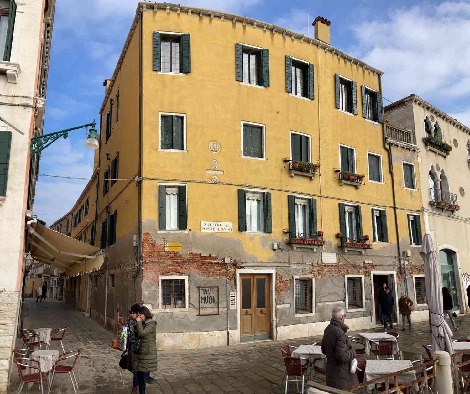 Forte degrado intonaco fino a quota del primo piano a Venezia