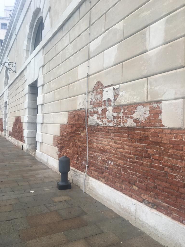 Risanamento intonaco marmorino bugnato a Venezia