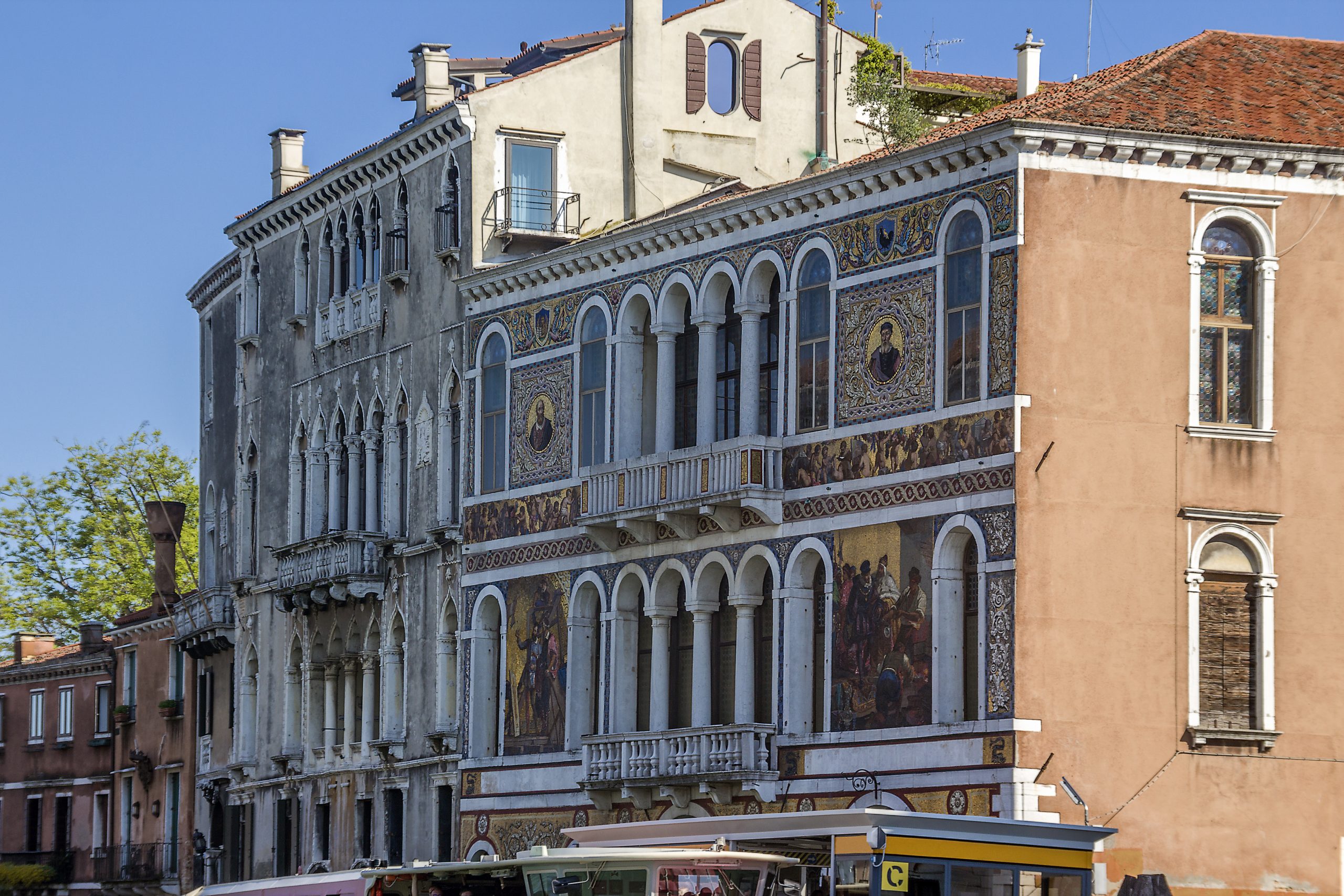 Affaccio mosaicato su Canal Grande palazzo Barbarigo a Venezia