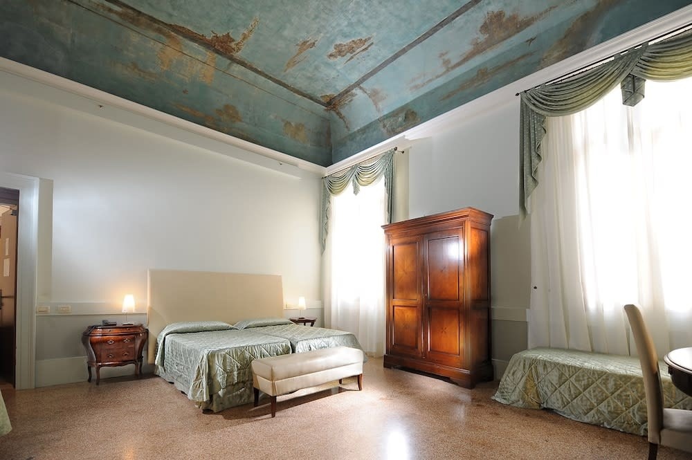Camera doppia con pavimento in terrazzo alla veneziana a Venezia