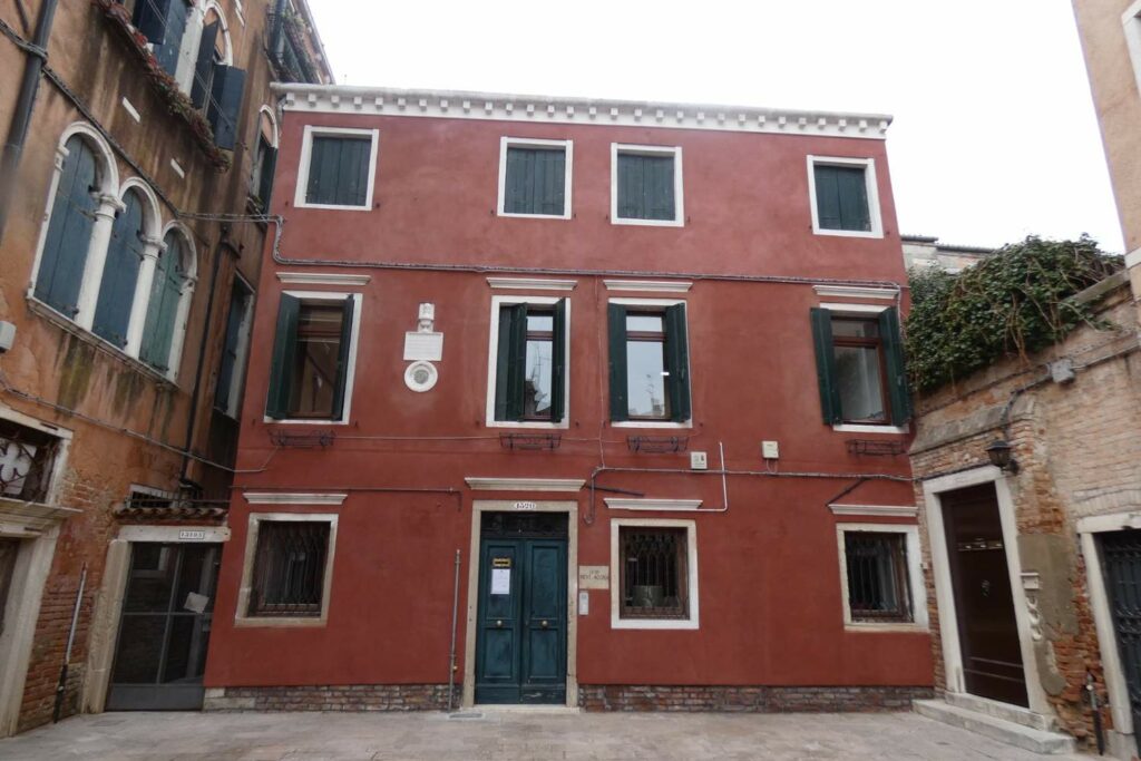 Ristrutturazione dello showroom dell'Antica Tessitura Luigi Bevilacqua a Venezia